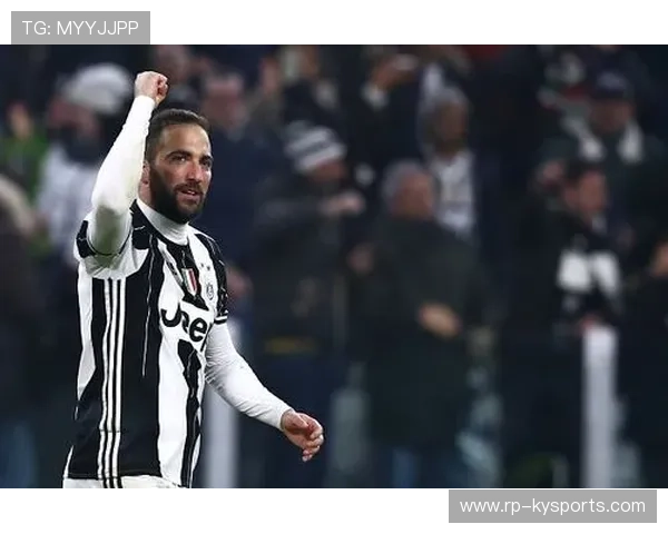 尤文图斯球员伊瓜因在比赛中射入关键进球，伊瓜因转会尤文图斯