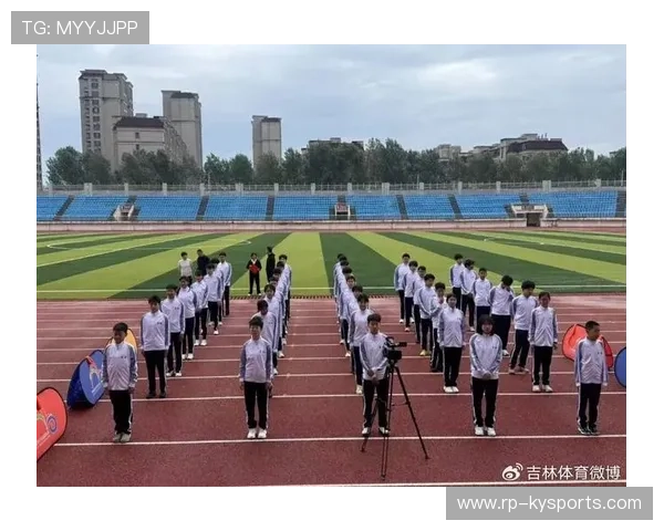 自行车队完善青少年训练营的饮食营养与恢复制度，自行车训练班